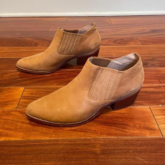 Anthropologie Shoes - Anthropologie Ankle Bootie • Size 8